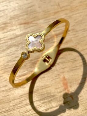 Gold Plated Four Leaf Clover Bracelet